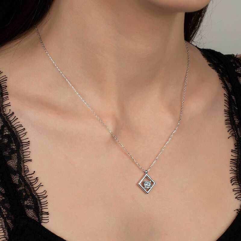 Silverlina%20Swarovski%20Taşlı%20Gümüş%20Dörtgen%20Bayan%20Kolye