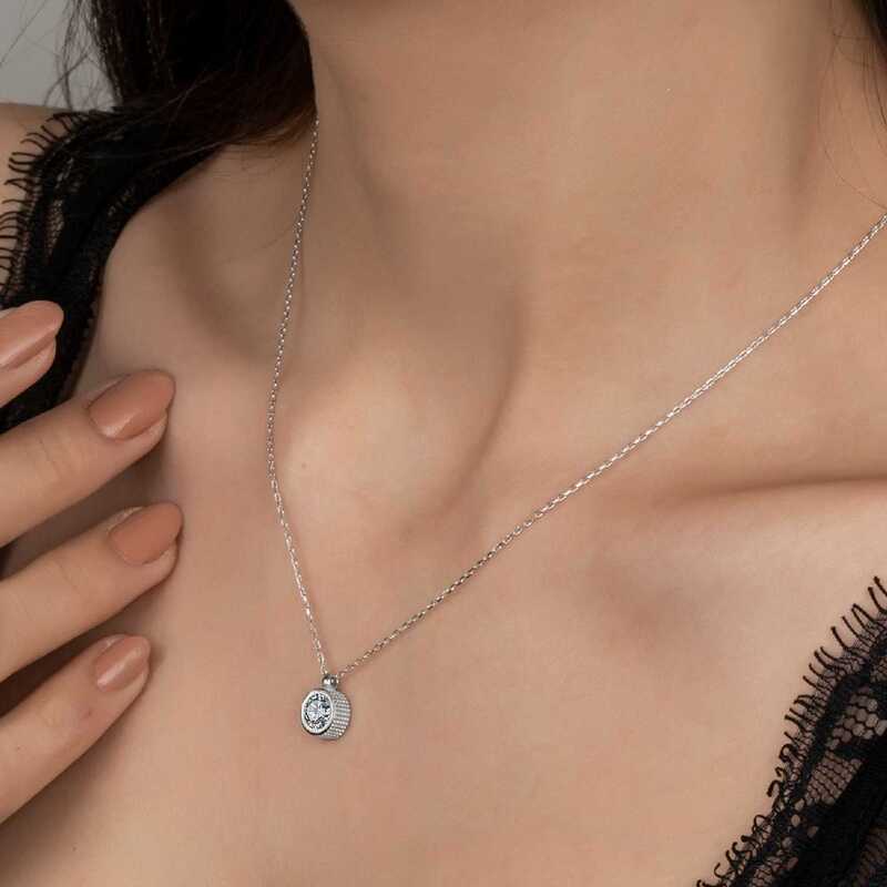 Silverlina%20Swarovski%20Taşlı%20Gümüş%20Tektaş%20Bayan%20Kolye